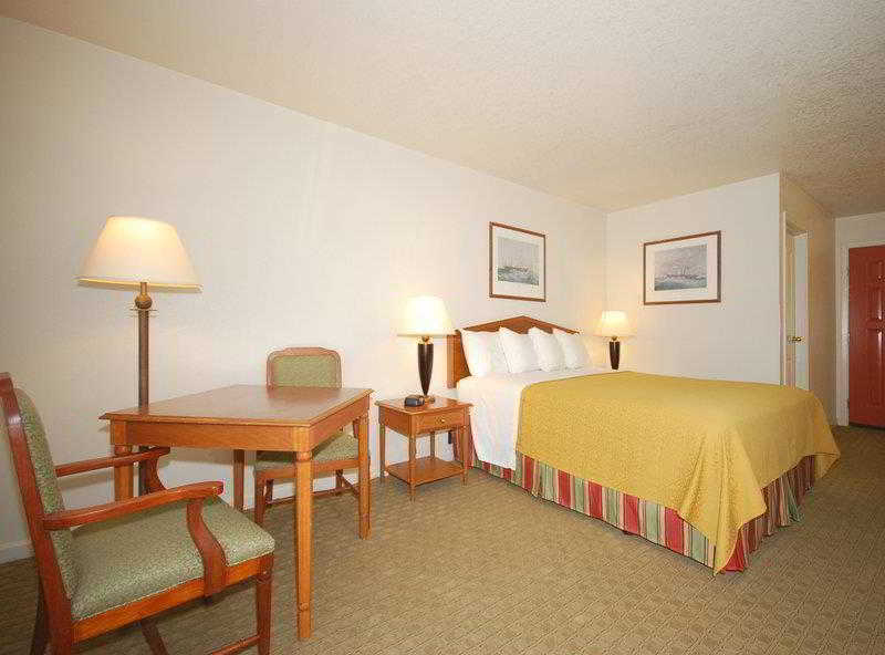 Best Western Colonial Inn Selma Room photo